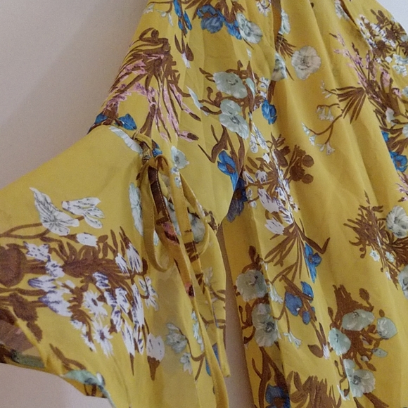 ENTRO:  BOHO chic, Bold, Beautiful mustard yellow blouse with floral print - Picture 6 of 8